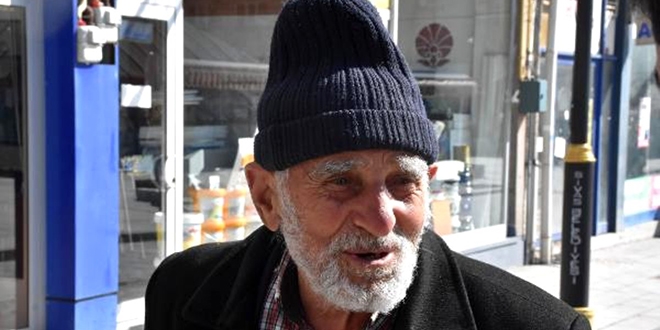 Yasağa rağmen 'evde kimse yok' dedi, dışarıya çıktı