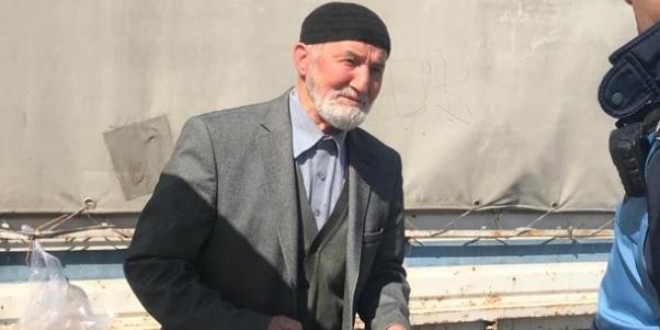 Amasya'da yasağa uymayan vatandaşları zabıtalar uyardı
