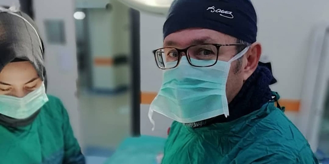 Manisalı doktor: Korkuyoruz ama korkumuzu bir yana atıp mücadele ediyoruz