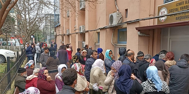 SYDV'lerde 1000 TL için uzun kuyruklar oluştu