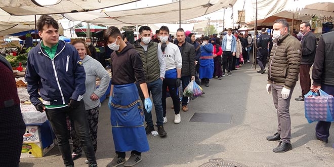 Bu da ücretsiz maske kuyruğu