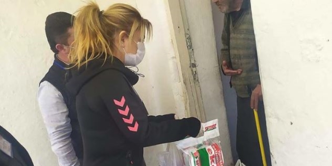 Gönüllü öğretmenlerden örnek davranış