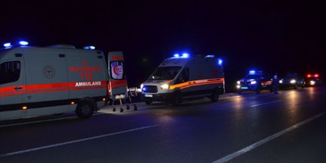 Sığınmacıları taşıyan minibüs devrildi, 20 kişi yaralandı