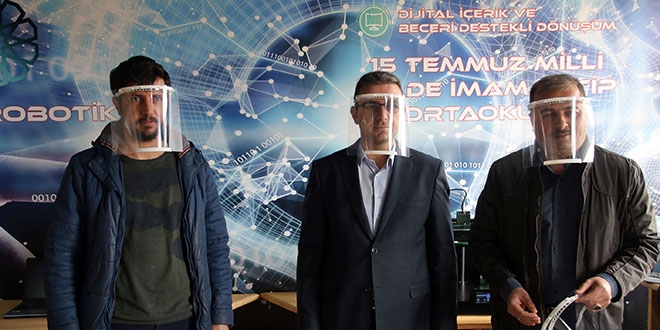 Sivas'ta iki okulda 3D yazıcılarla siperlik üretiliyor
