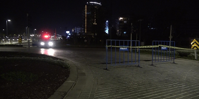 Konyaaltı Sahili çift yönlü araç trafiğine kapatıldı