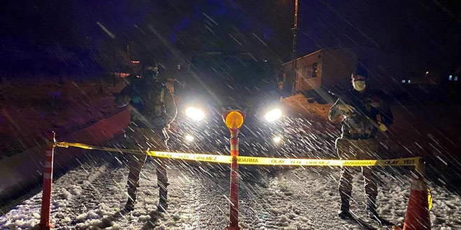 Sivas'ta karantinadaki köyden ayrılan 2 kişiye para cezası