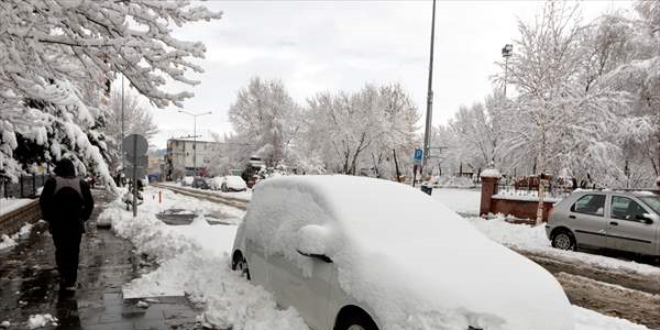 Ardahan Nisan'da beyaza büründü