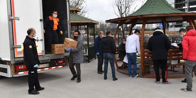 Ankara Büyükşehir'den müzisyenlere nakit para, kağıt toplayıcılarına yemek desteği
