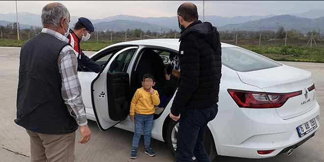 İki çocuğu ile seyahat eden sürücüye 784 lira ceza