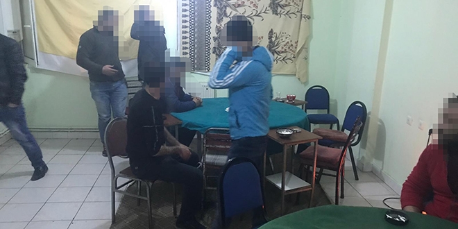 Kars'ta apartta kumar oynayan 8 kişi gözaltına alındı