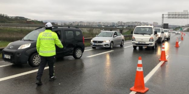 İstanbul'a giriş-çıkışlarda 266 bin 840 araç kontrol edildi