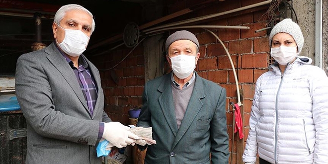 Durmuş dede arabasını ve deposunu satıp bağışladı