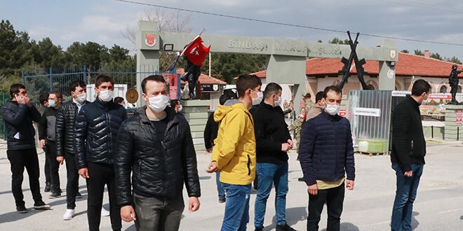 1157 bedelli asker, 'sosyal mesafe'ye uyularak terhis edildi