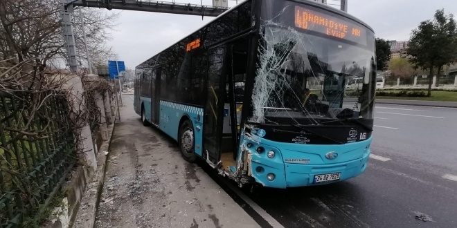 Tansiyonu düşen otobüs şoförü duvara çarparak durabildi