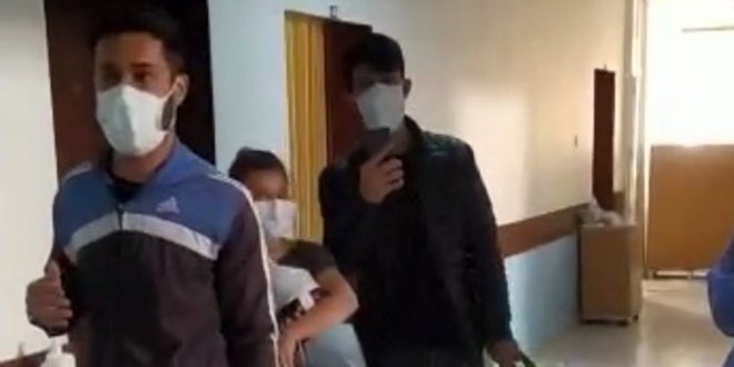 Hatay'da iyileşen 3 koronavirüs hastası alkışlarla taburcu edildi
