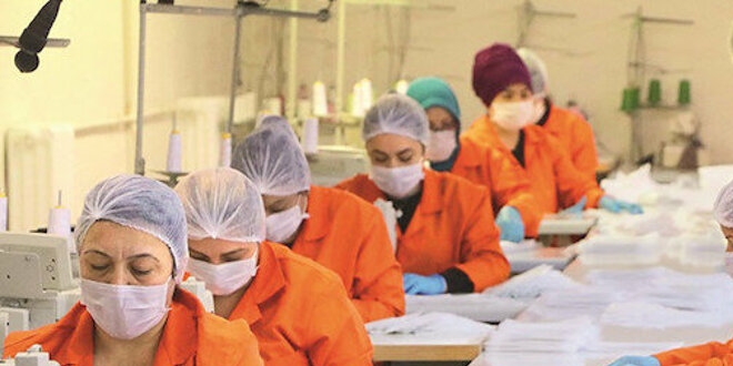 MEB'den sağlık çalışanlarına günde 10 bin adet tek kullanımlık önlük