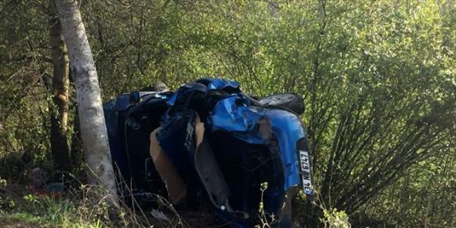 Kocaeli'de otomobil elektrik direğine çarptı: 3 ölü