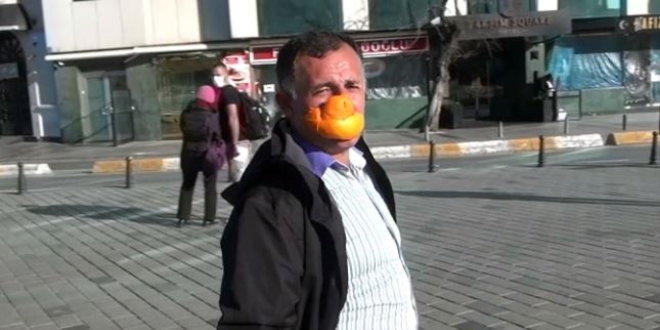 Portakal kabuğuyla yaptığı maske şaşkına çevirdi
