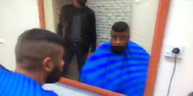 Tıraş yapan berbere, kalfasına ve müşteriye para cezası