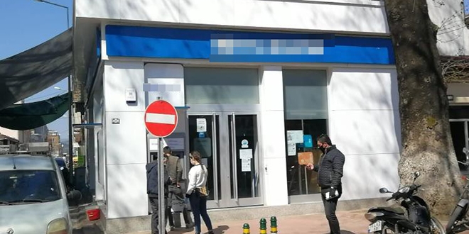 Müdürün testi pozitif çıktı, banka kapandı