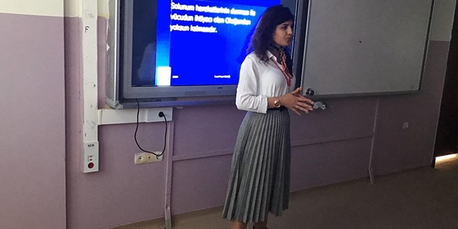 Koronavirüs mücadelesine katılmak için öğretmenlikten istifa edip hemşire oldu