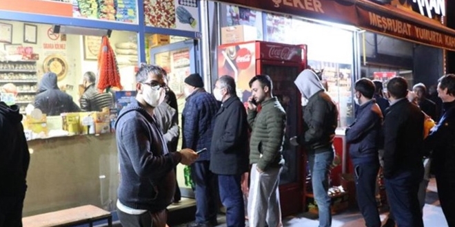 Yasak öncesi alışverişe gidenler kendisini 14 gün izole etmeli