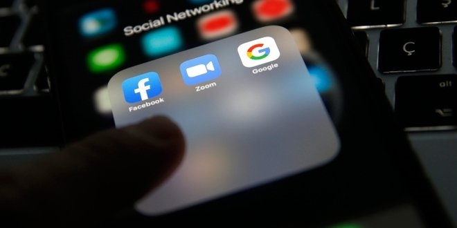Karantinada telefon bağımlılığı 2 kat arttı, omurgaya dikkat!