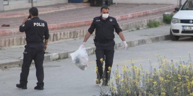 Çevre temizliği yapan polis takdirle karşılandı