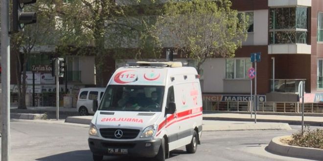 Hastaneye gidemeyenler ambulanslarla getiriliyor