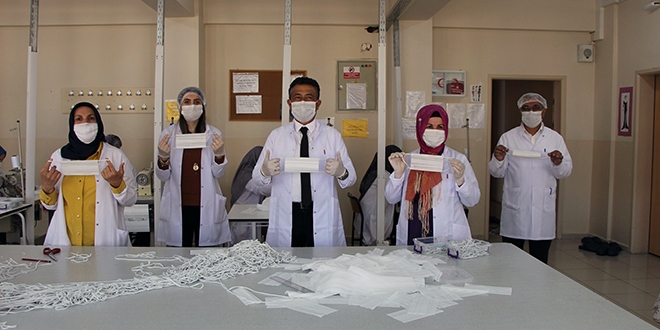 Meslek lisesi seri üretime geçti, günlük 3 bin maske üretiliyor