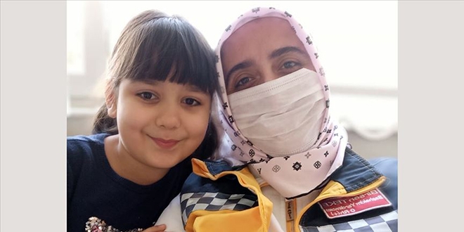 Sağlıkçıların 'göz yaşartan' dayanışması