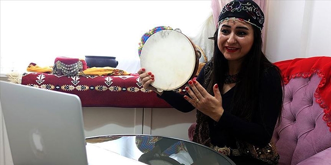 Rezan Öğretmen'den çocuklara Anadolu masalları