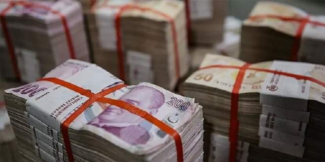 Bütçe 43.7 milyar TL açık verdi