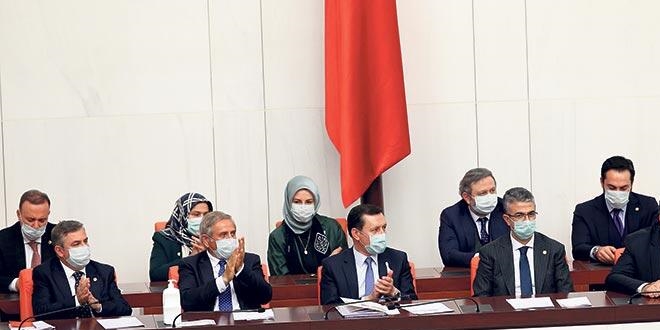 Siyasette uzlaşma 'sağlık'la sağlandı