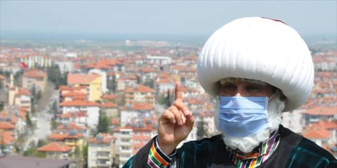 Temsili Nasreddin Hoca'dan 'evde kal' çağrısı
