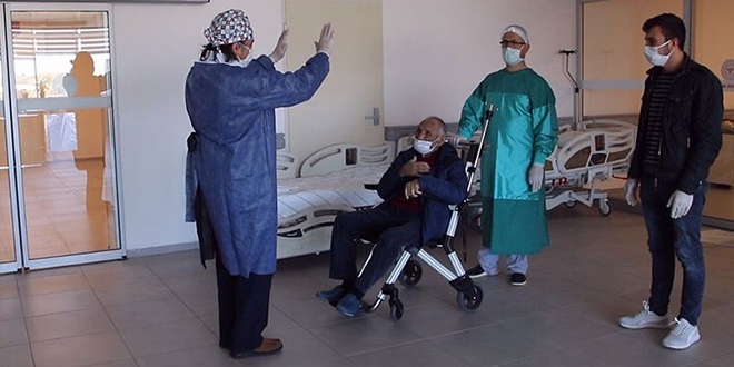 88 yaşındaki hasta koronavirüsü yenmeyi başardı
