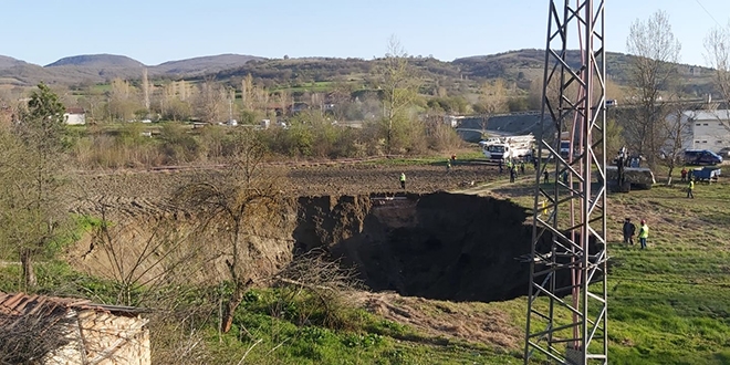 İnşaat aşamasındaki YHT tünelinde büyük göçük