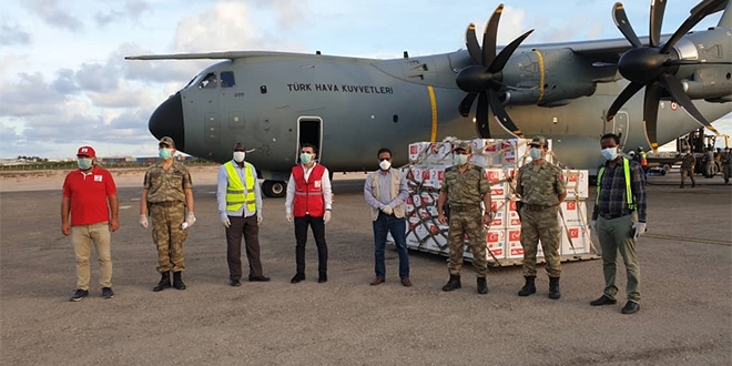 Türkiye'nin gönderdiği sağlık malzemeleri Somali'ye ulaştı