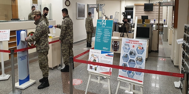 MSB karargahında koridorlara uyarı etiketleri yapıştırıldı