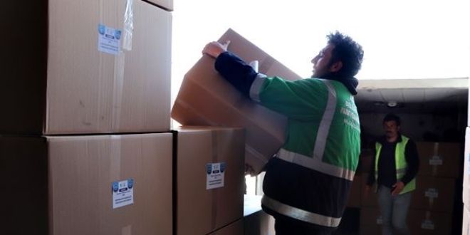 Ağrı Belediyesi Bakanlığa 400 Bin maske gönderdi