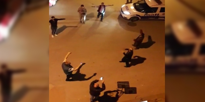 Moral konserine dayanayıp, sokağa inip çiftetelli oynadılar