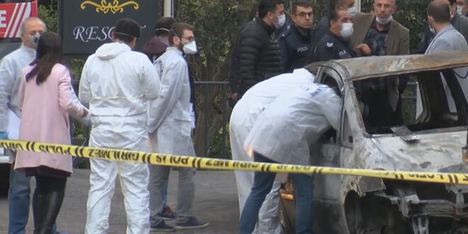 İstanbul'da yanan otomobilden ceset çıktı