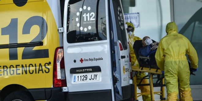 İtalya'da son 24 saatte 454 hasta yaşamını yitirdi
