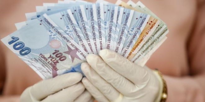 FLO, sağlık çalışanlarına 40 bin çift ayakkabı gönderdi