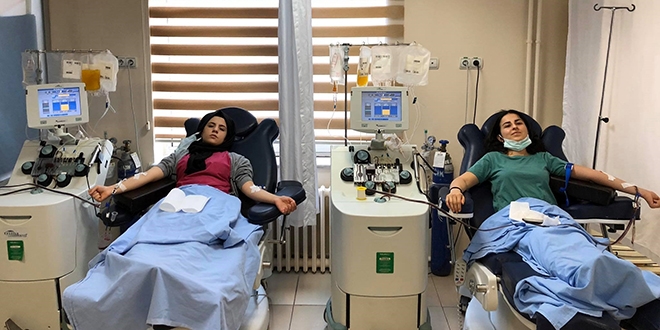 Koronavirüs mücadelesini kazanan sağlık personeli donör oldu
