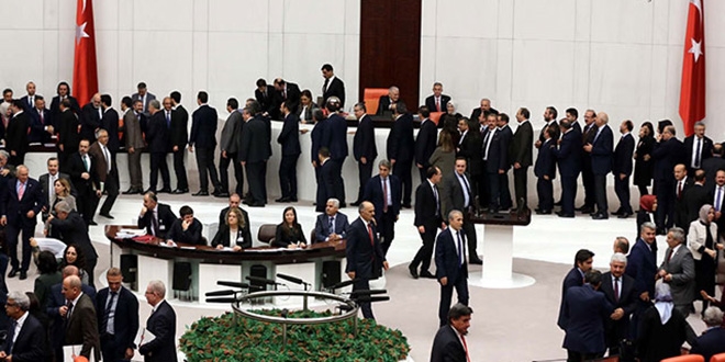 AK Partili vekillerden kampanyaya, 7 milyon 325 bin lira destek