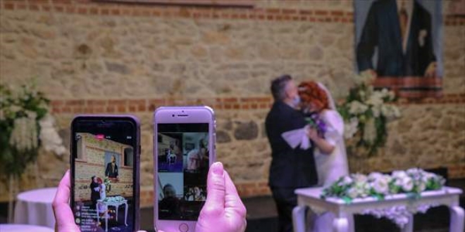 Online nikahla dünyaevine girdiler