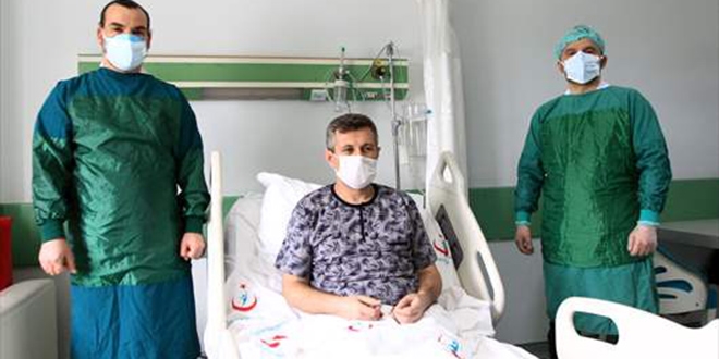 Doktor, koronavirüsten 'immün plazma' tedavisiyle kurtuldu