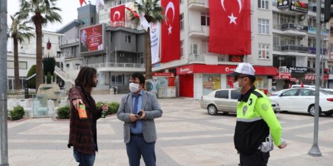 Yasağa rağmen sokağa çıkıp, ambulansa otostop çekti