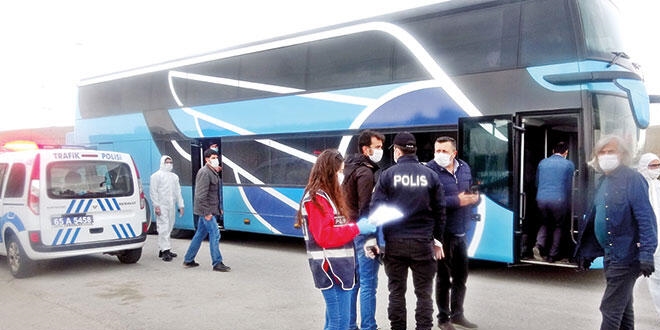 ABD'den getirilen 225 Türk vatandaşı Düzce'de yurda yerleştirildi